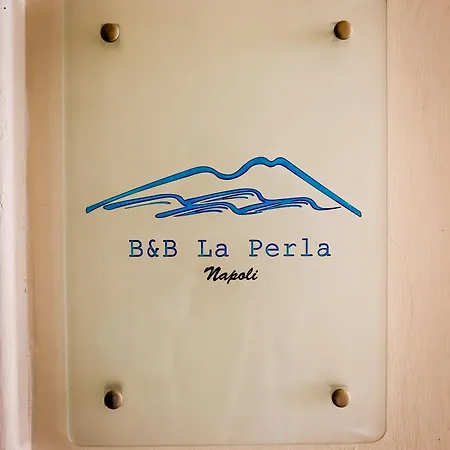 Beb La Perla לינה וארוחת בוקר נאפולי
